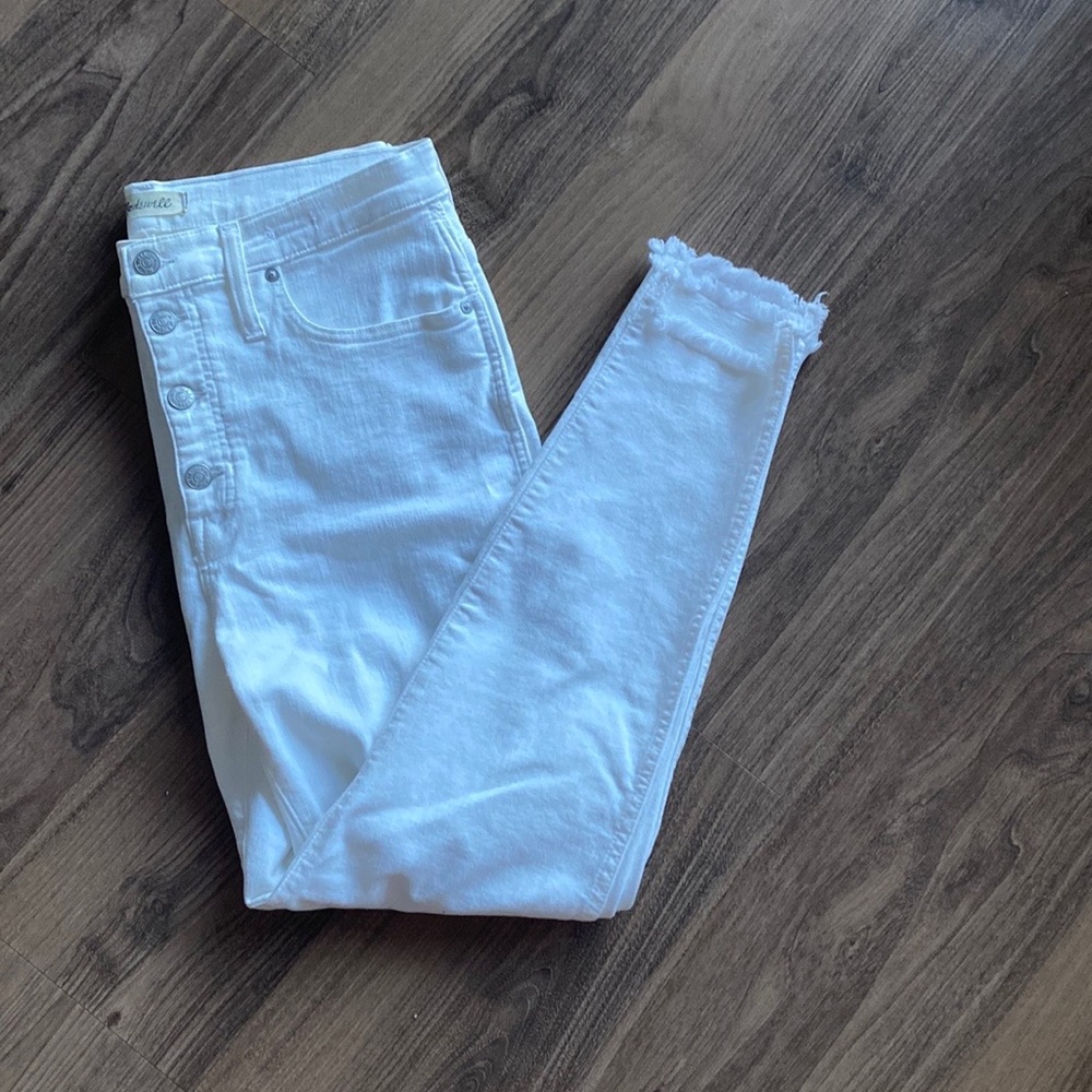 NWOT Madewell high rise button up white jeans

EUC, bought NWOT.